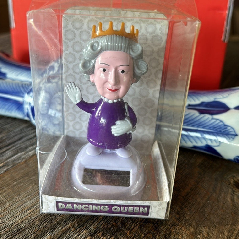 Holiday Royal London Bits & Bobs - Picture 4 of 10